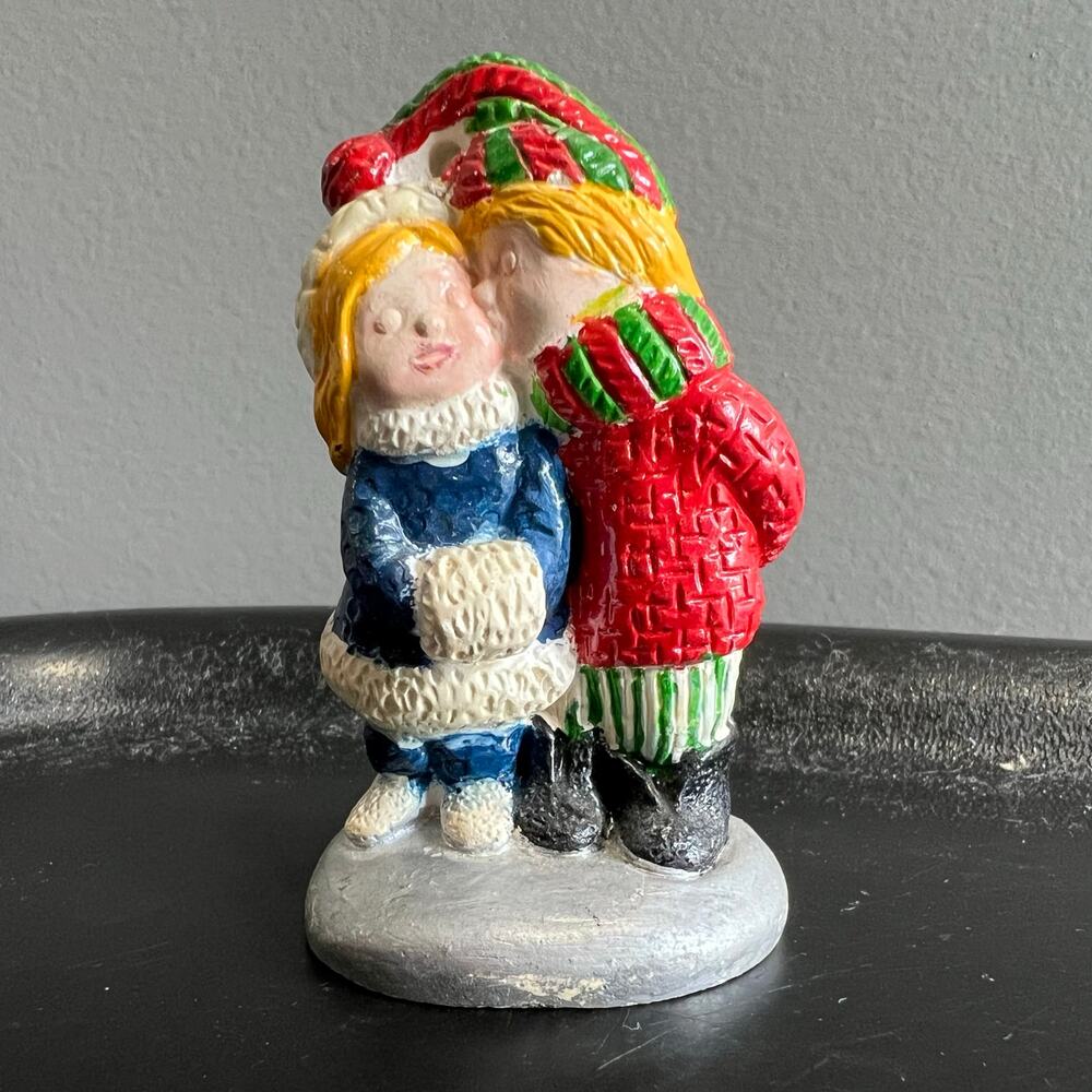 Vintage 1982 Kissing Couple Boy and Girl Figurine